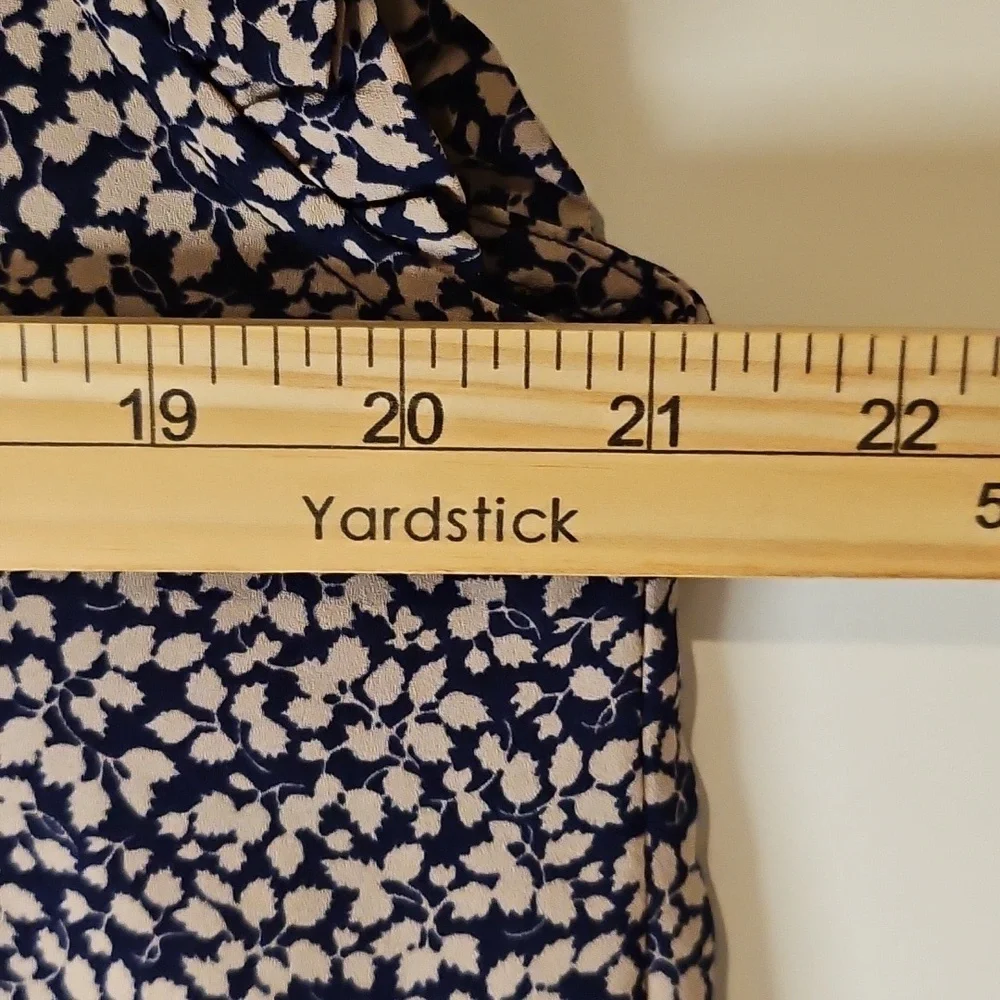 Harlowe & Graham Navy Floral Ruffle Neck Tunic Blouse Size L Boho Romantic Boho - Picture 10 of 11